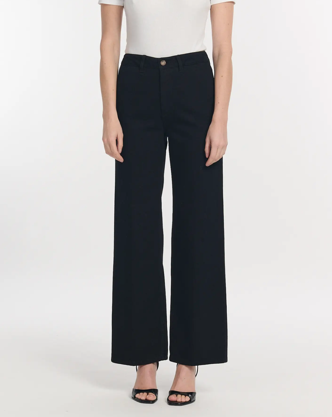 Les jeans noirs : un choix judicieux pour toutes occasions