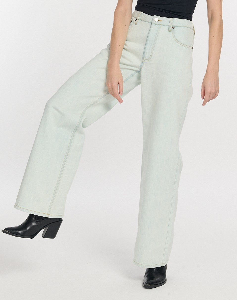 5 façons de styliser votre jean large pour toutes les occasions