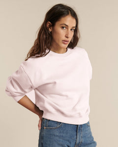 Jean femme en denim bleu 100 % coton avec une coupe droite classique, taille haute et ajustée pour s’adapter à toutes les morphologies.
