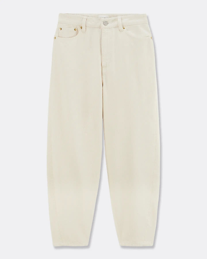 Jean pour femme en denim 100% coton non teint, couleur granit claire, coupe droite légèrement ample pour un confort décontracté et adapté à toutes les morphologies.