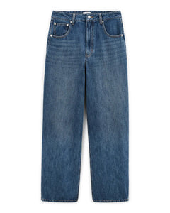 Jean femme en denim bleu moyen, coupe droite et ample, tissu 100 % coton avec une texture épaisse et un style décontracté adapté à toutes les morphologies.
