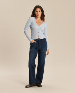Jean denim bleu stormy sombre, coupe droite et large, 100 % coton, matière épaisse et confortable, jean pour femme adapté à toutes les morphologies.
