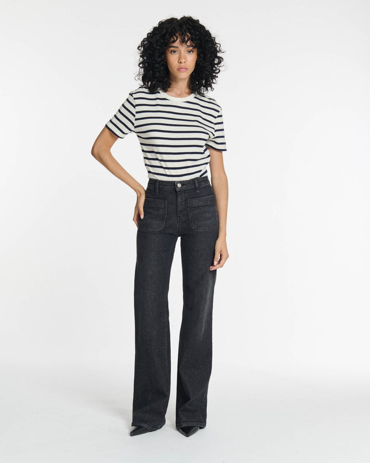 Jean denim gris foncé en coton avec une coupe droite et taille haute, adapté à toutes les morphologies pour un confort et un style intemporel.