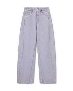 Jean pour femme en denim 100% coton de couleur rose poudré, coupe large et droite, adapté à toutes les morphologies pour un style décontracté et moderne.