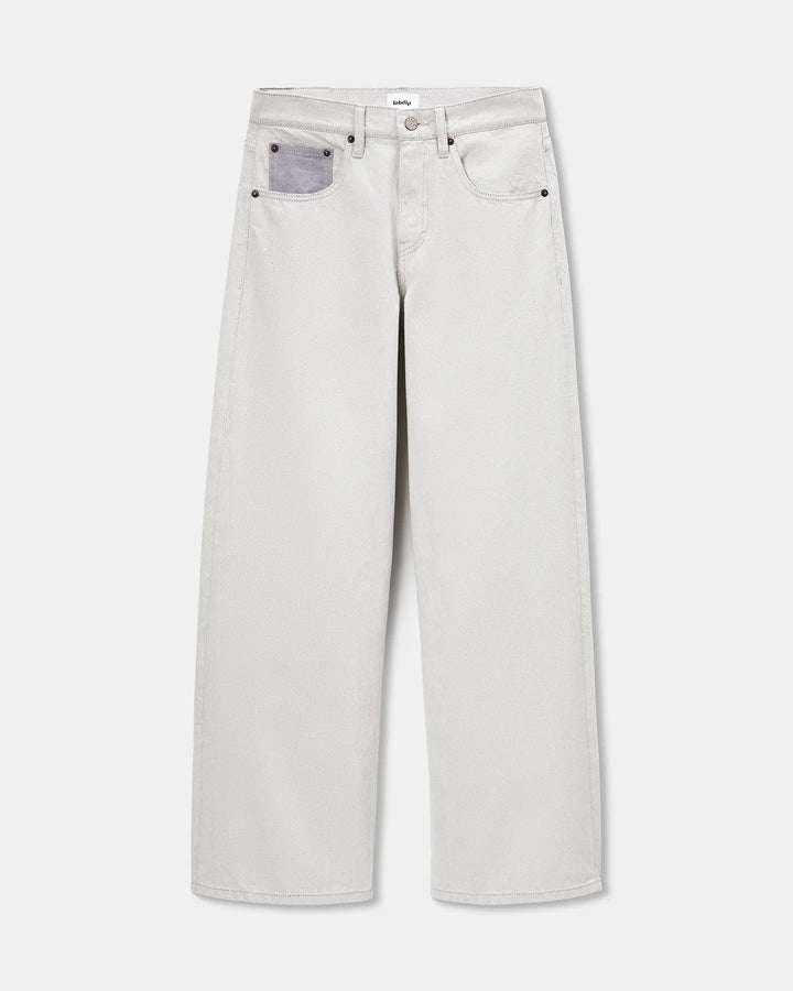 Jean large en denim 100 % coton non teint, couleur granit clair avec une poche avant contrastée, coupe droite et confortable adaptée à toutes les morphologies féminines.