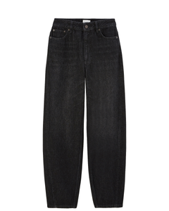 Jean femme en denim 100% coton couleur gris foncé avec coupe droite et taille haute, offrant une silhouette confortable et adaptable à toutes les morphologies.